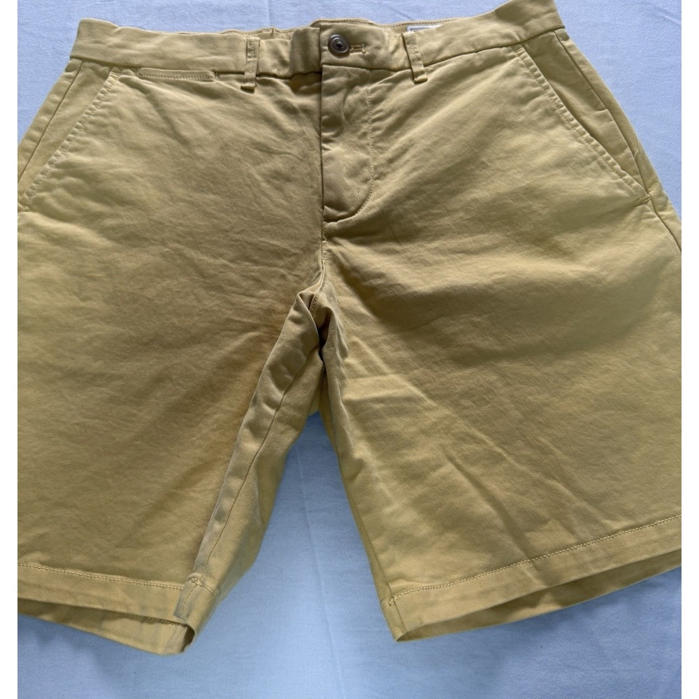 GAP Mens Shorts Yellow 8" Size 29 Cotton / Spandex‎